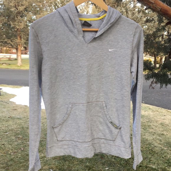 Nike Tops - Nike Gray Hoodie w/ Pockets Runners Long Sleeve L